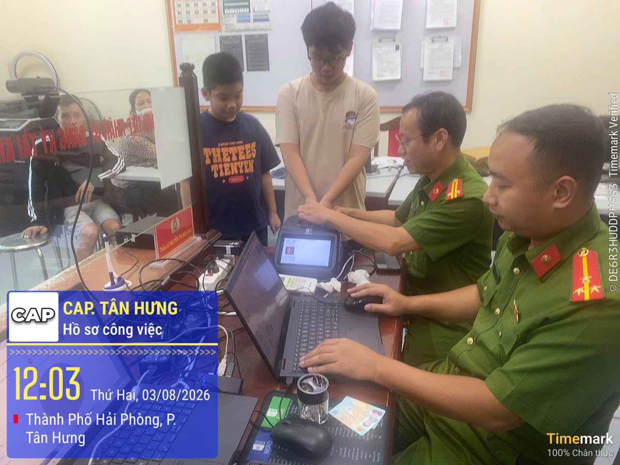 Công an phường Tân Hưng: Tổ chức cấp  căn cước và tài khoản định danh điện tử cho học sinh ngoài giờ hành chính
